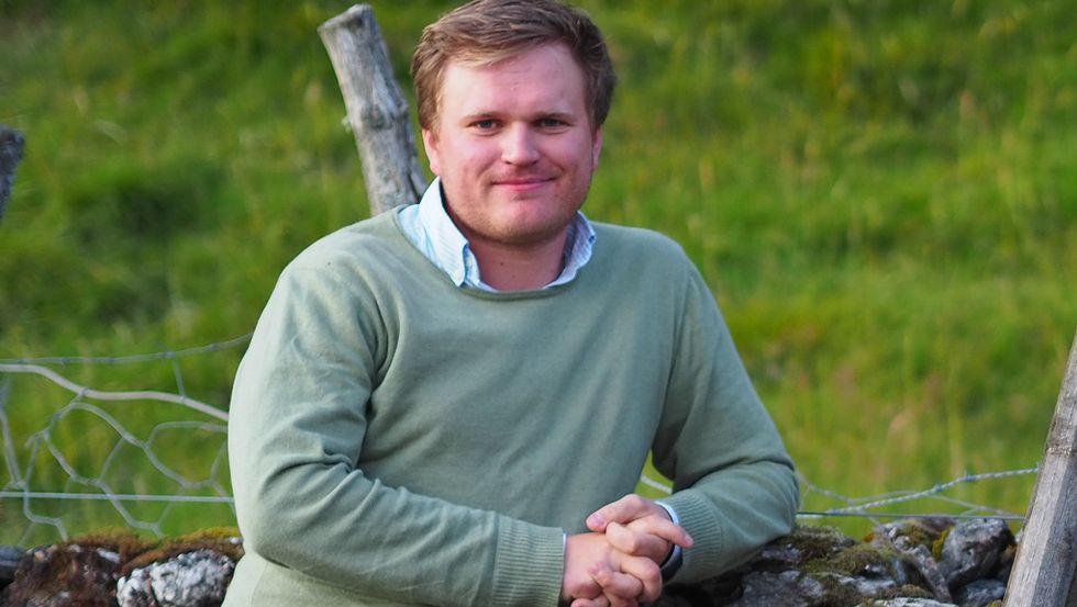 KLAR TIL KAMP: Han er framleis ung, men ingen kan skulda Aleksander Øren Heen (Sp) for å vera politisk uerfaren. Likevel vil ein stortingsplass vera som å rykka opp ein divisjon for årdølen.