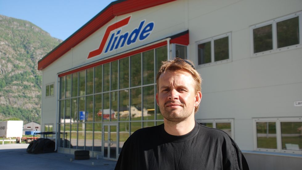SER FRAMOVER: Dagleg leiar Arne Slinde Ahlin i Slinde Transport er glad for at konflikta med Lærdal kommune er løyst, og at verksemda no kan setta full fart på satsinga.