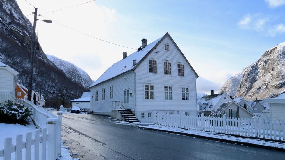 OPPGRADERING: Høyanger bedehus, frå 1928, treng oppgradering dersom det ikkje skal forfalle.