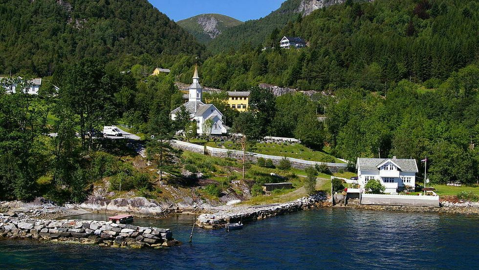 LAVIK: Lavikvegen 1210 i Høyanger kommune vart overdrege for 1 200 000 kroner.