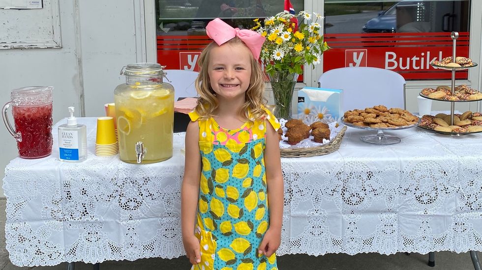 LEMONADE: Stella poserar stolt framfor standen sin.