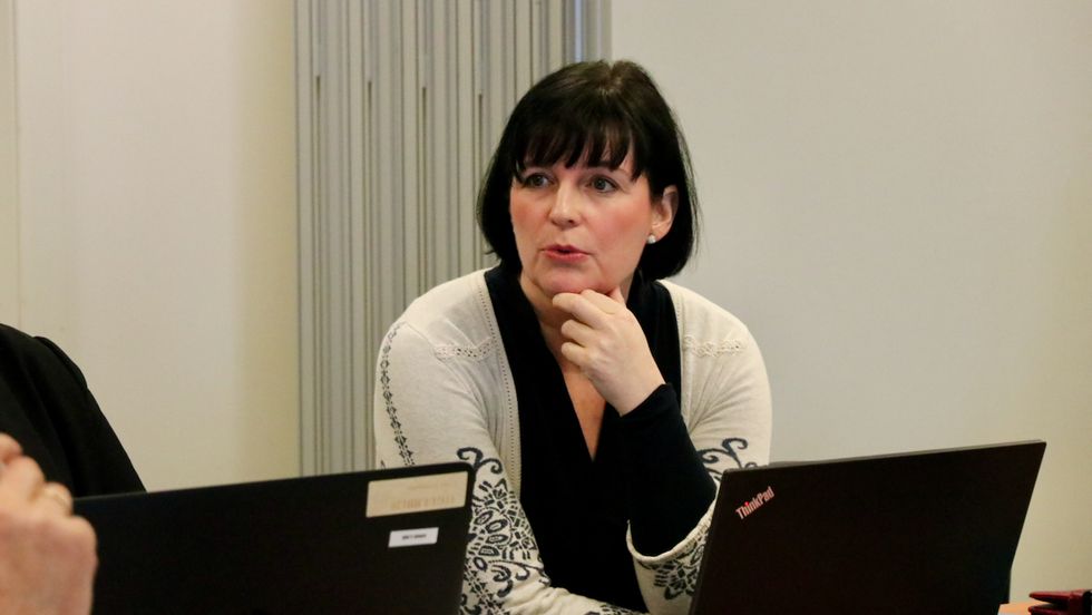 BYTER: Reidun K. Halland er på jakt etter nye impulsar og utfordringar etter mange år i Gulen kommune. Ho byter difor arbeidsgjevar og vert kommunedirektør i Hemsedal frå oktober.