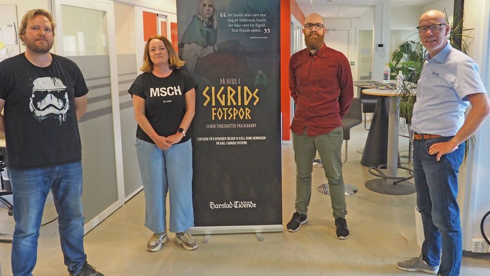 Denne gjengen står bak Harstad Tidendes dokumentar «På hjul i Sigrids fotspor». Fra venstre: Redigerer og medregissør Andreas Slettli, nyhetsredaktør Tone Anita Karlsen, Tom-Gunnar Hansen i HT Media og sjefredaktør Kjell Rune Henriksen.