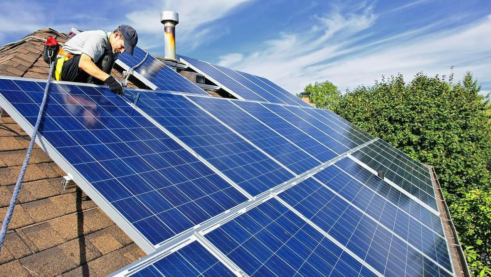 SOLISI: Den nyoppstarta bedrifta i Årdal skal levera installasjon av solceller.