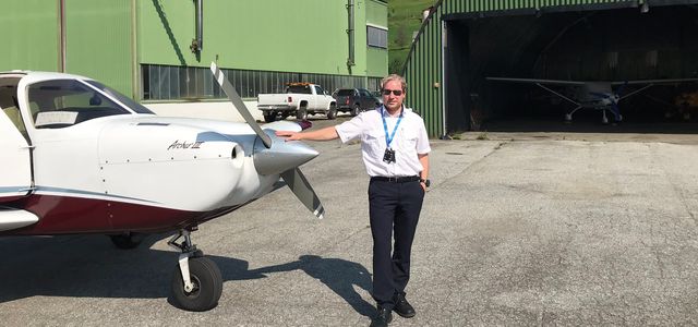 Da de startet studieløpet ropte verden etter piloter og det var lyse fremtidsutsikter. I løpet av noen dramatiske marsdager endret alt seg