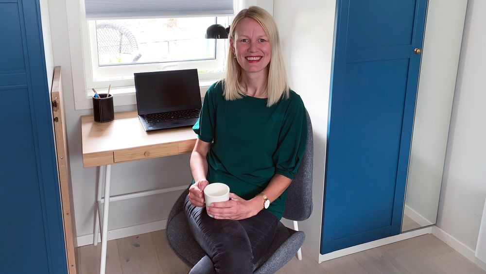 Kjersti A. Stathopoulou – her på hjemmekontoret – er partner og leder av Cyber-teamet i Deloitte.