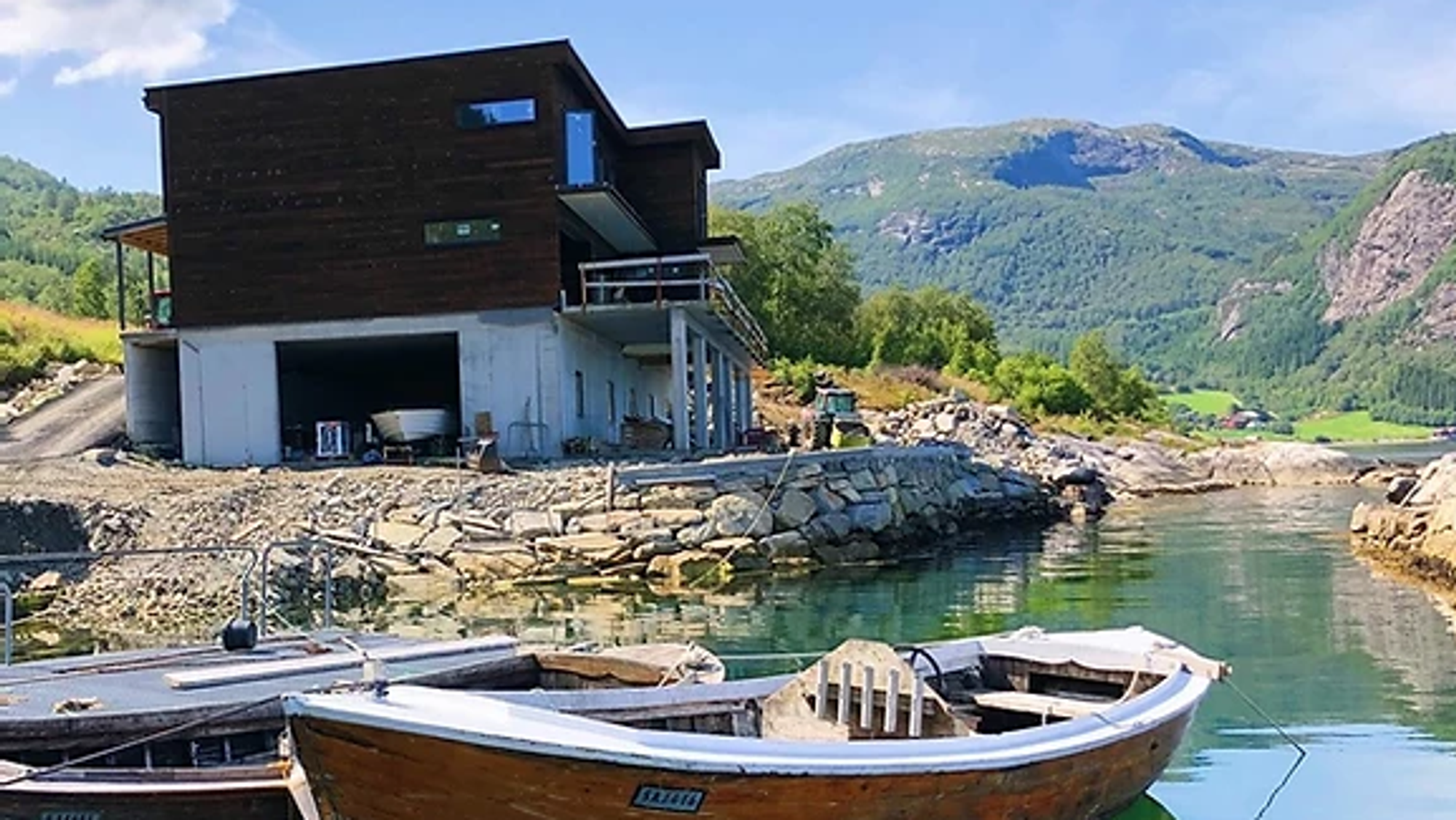 Arne Hjartholm har nett bygd 5 nye leilegheiter som han skal leige ut i sommar.