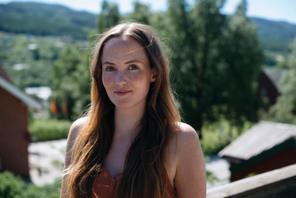 Anna Huseby kan feire etter å ha fått fast jobb i Hallingdølen.
