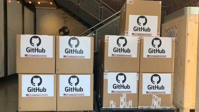 Kasser med filmruller som inneholder Github-dataene, klare til å bli fraktet til Svalbard.