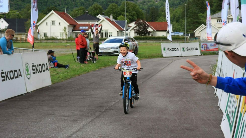 I FARTA: Alle som deltok på rittet i Lærdal vart kåra til vinnarar, og fekk ein premie. Likevel var det ikkje noko å seia på innsatsen.