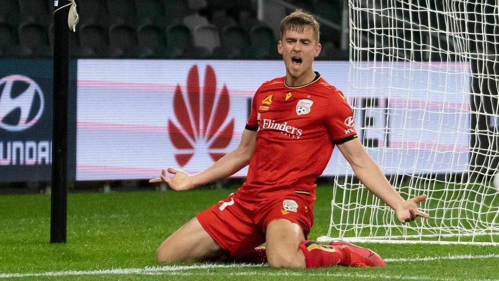 HEIT DOWN UNDER: Kristian Fardal Opseth har funne forma i Australia. Her sit han på benken for Sogndal i 2017.