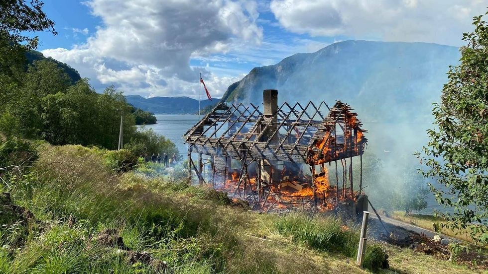 BRANNSIKKERHEIT: Brannøving i Ikjefjorden tidlegare denne månaden.