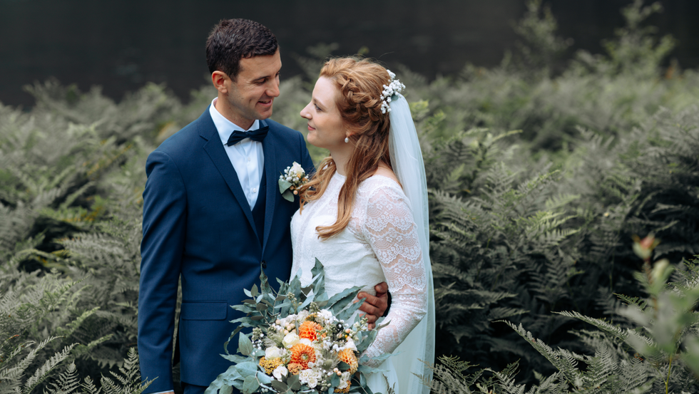 BRYLLUP: Sætre fotograferer for det meste born, konfirmantar, familie og bryllup. Då pandemien slo inn tidlegare i år, gjekk ho ei usikker tid i vente.
