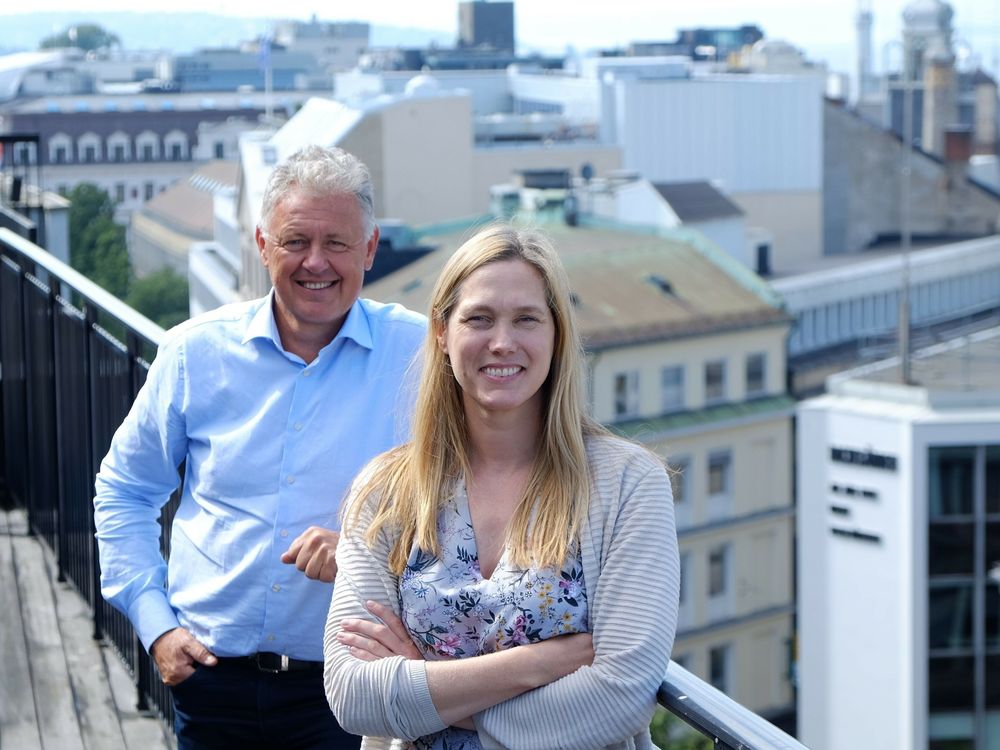 Ansvarlig redaktør Gunnar Stavrum sammen med Pluss-sjef Liv Ingrid Mellemseter i Nettavisen.