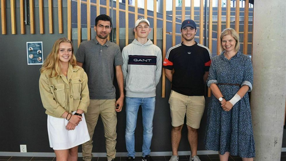 VIL GJERA EI FORANDRING: Tonje Kalvatn Øvretun, Javed Amarheil, Mario Øksdal, Vebjørn Abelsen Vik og statsråd Guri Melby.