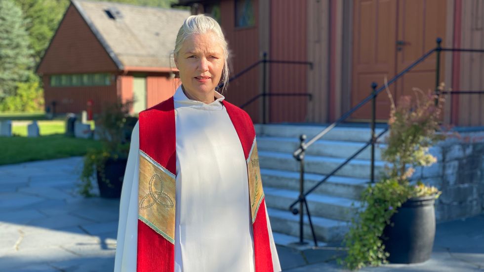 FLEIRE OG FLEIRE KVINNER: Karen Helene Bøhn Melhus og kollega Wenche Lie Lysne skriv at det kjem fleire kvinner inn i presteyrket.