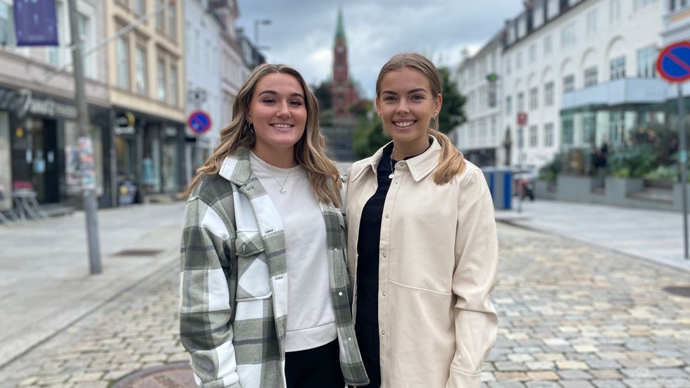 STUDENTAR I BERGEN: Siri Sandvik og Lene Teigen.