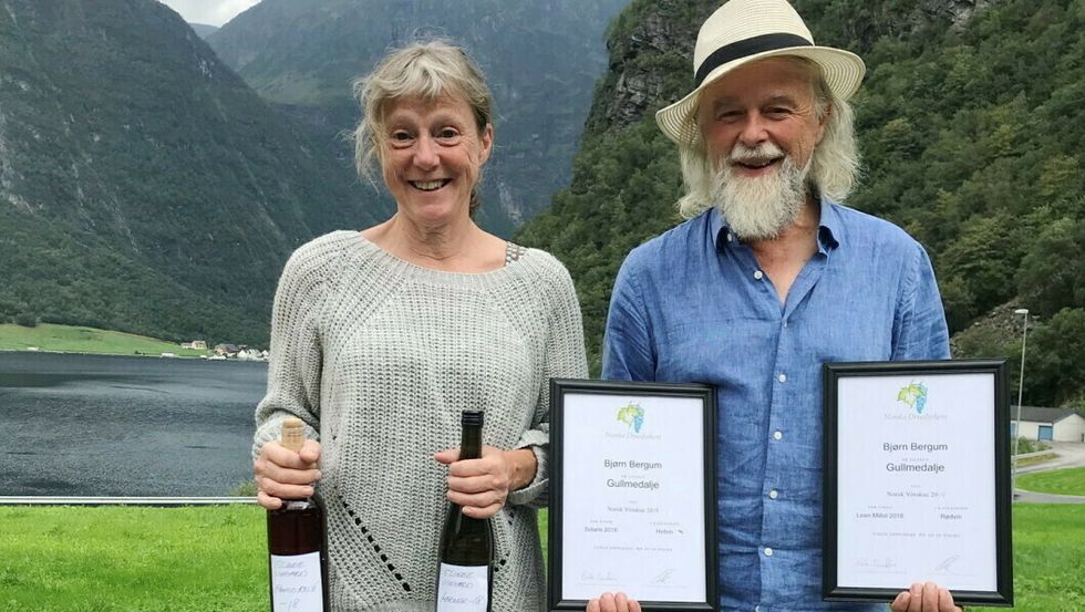 REPRISE: I år som i fjor, og i forfjor, stakk Halldis Nedrebø og Bjørn Bergum av med tittelen årets vinbønder og årets vin under Norsk Vinskue i helga.
