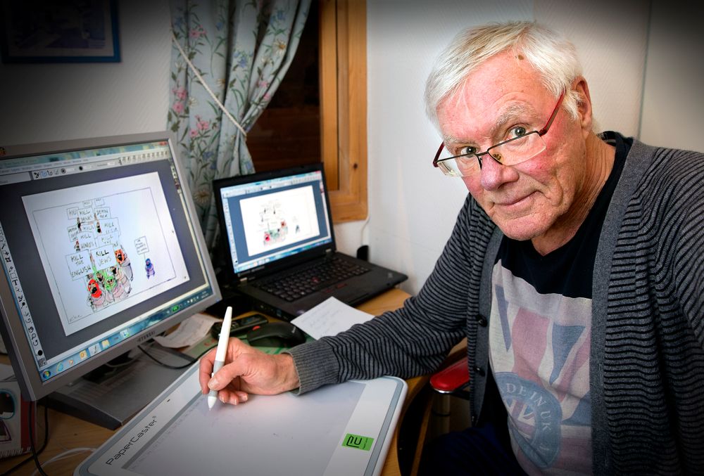 Avistegner Mike Tombs. Her avbildet ved arbeidspulten i 2015.