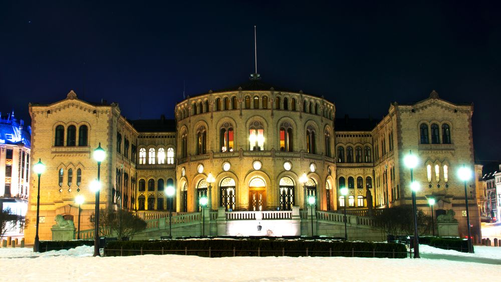 Flere ansatte og folkevalgte skal ha blitt rammet etter et angrep på Stortingets epost-systemer.