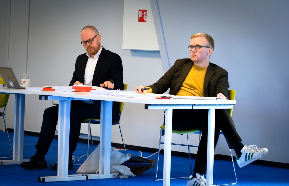VG-redaktør Gard Steiro (til venstre) og journalist Markus Tobiassen i retten.