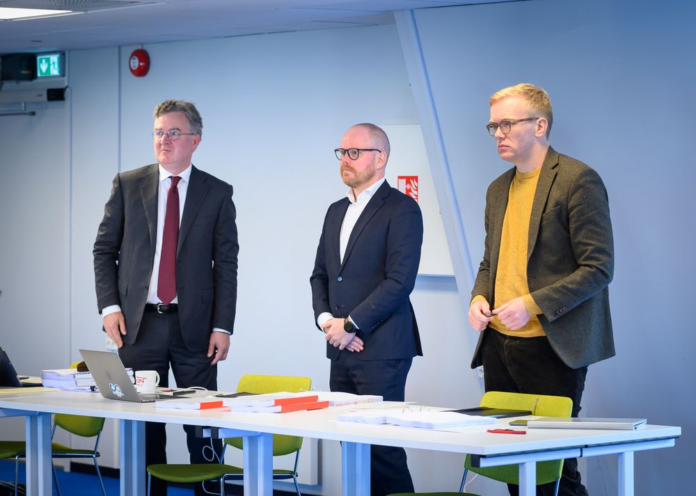 Advokat Halvard Helle representerte VG i retten. Her med de saksøkte, sjefredaktør Gard Steiro og journalist Markus Tobiassen.