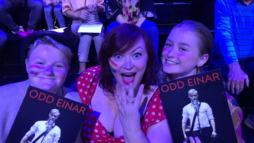 SHOW: Familien er til Odd Einar Fredheim er klar på kven dei heiar på.