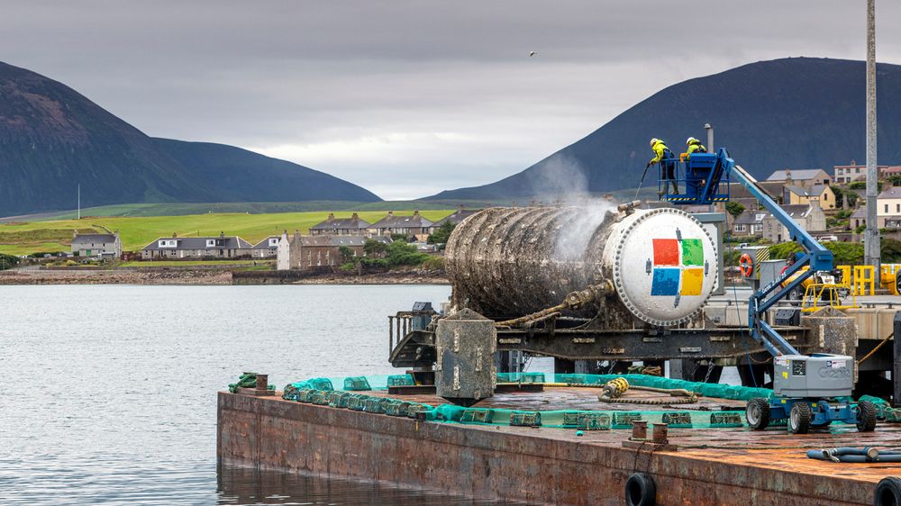 Microsoft har nettopp hentet opp en 40 fots kontainer fra havbunnen utenfor Orknøyene utenfor Skottland.