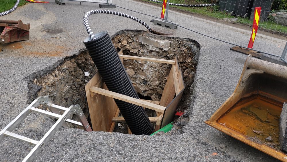 Bildet viser en midlertidig kobling for drikkevann i forbindelse med en fornyelse av drikkevannsledninger i Bærum.