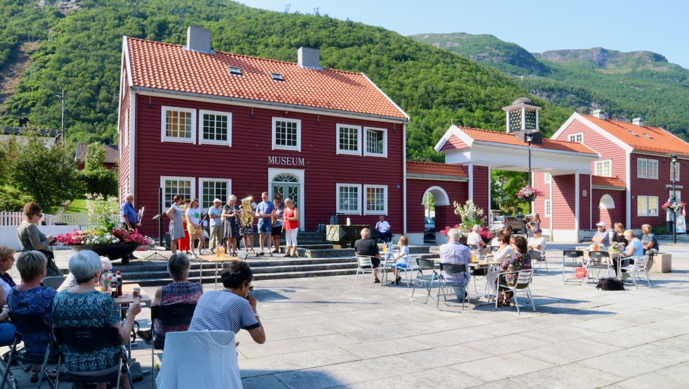 GJENOPNING: Høyanger industristadmuseum vart gjenopna 25. juni og husar no også modellane av gamle Høyanger som Arild Høyvik har laga.