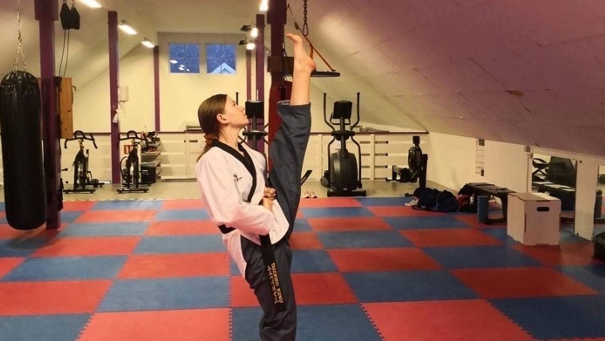 Embla Sviggum har svart belte i taekwondo og trena mot å verta ein profesjonell utøvar.