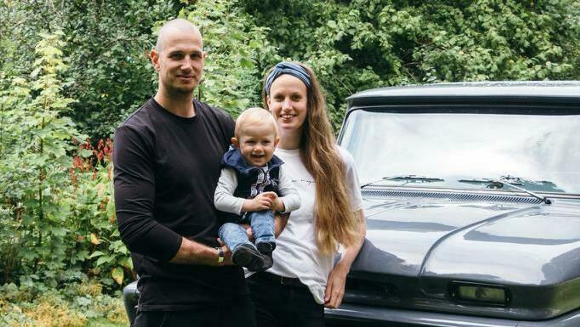 Peter, Rachel og Owen Vereecken pakka alt dei hadde i bilen, som mekanikaren Peter sjølv har mekka, for å busetje seg i Norge.