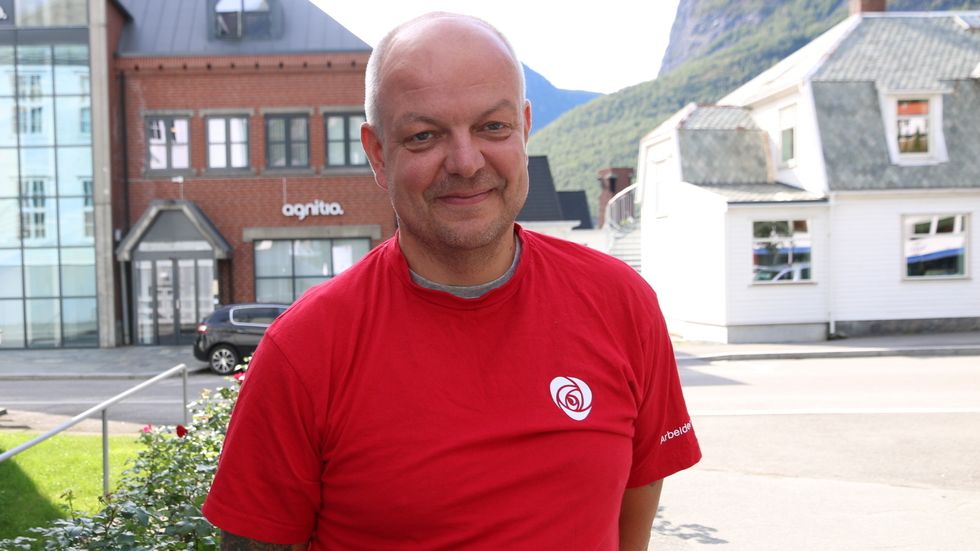 HANDSREKKING: Hilmar Høl er nøgd med ferskt EU-vedtak.