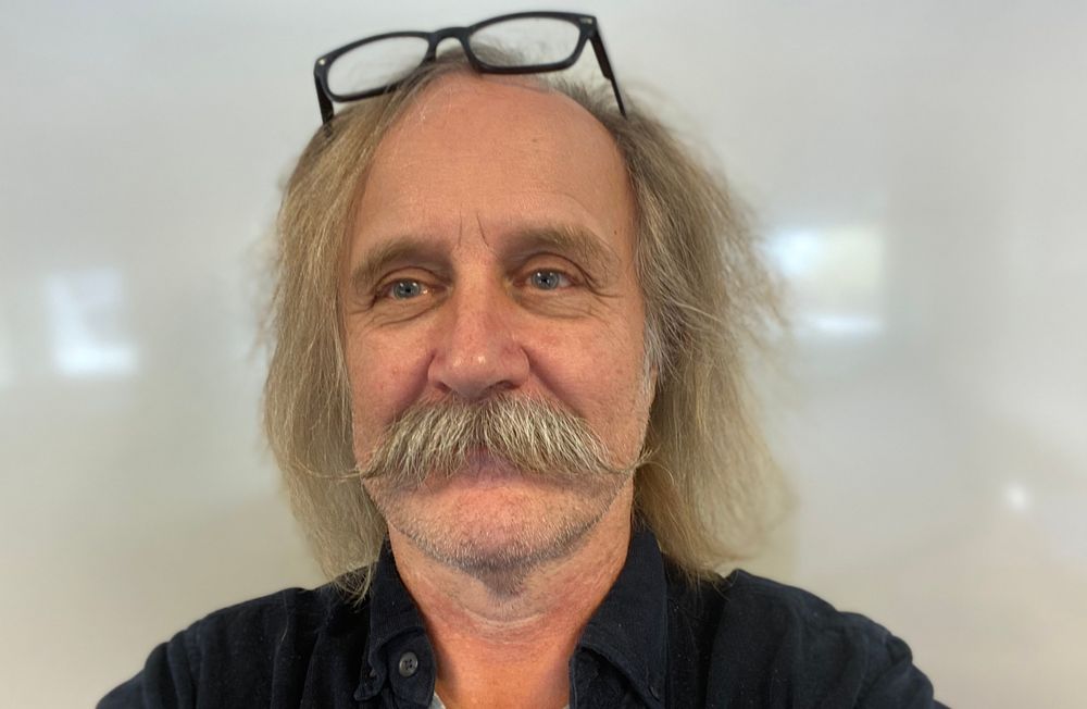 Stig Leinan har vært redaktør i Indreøyningen i mer enn 20 år. Nå gir han seg.