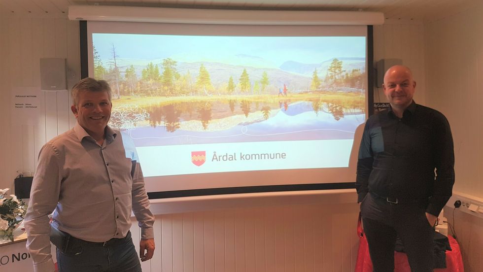 NØGDE: Både Skjæran og Høl var nøgde med erfaringane og dialogen dei fekk frå besøket.