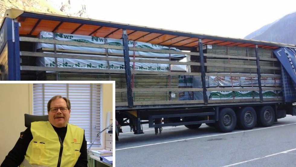 USIKRA: Tysdag vart eit vogntog stoppa på Håbakken. Tralasta vogntoget var lasta med var då på veg ut av bilen. Det kunne gått skikkelig gale, forklarar seksjonsleiar Thormod Gausdal.