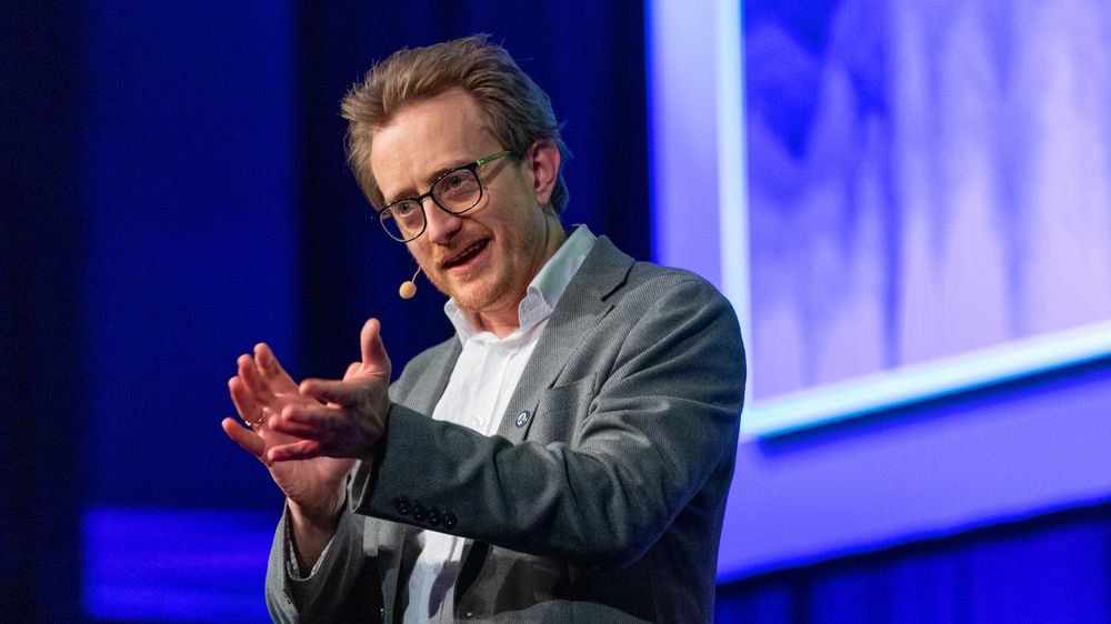 AI-ekspert Morten Goodwin ved Centre for Artificial Intelligence Research (CAIR) mener det kan føre til diskriminering og forskjellsbehandling som er vanskelig å oppdage, når kunstig intelligens tas i bruk i avanserte saksbehandlingssystemer.