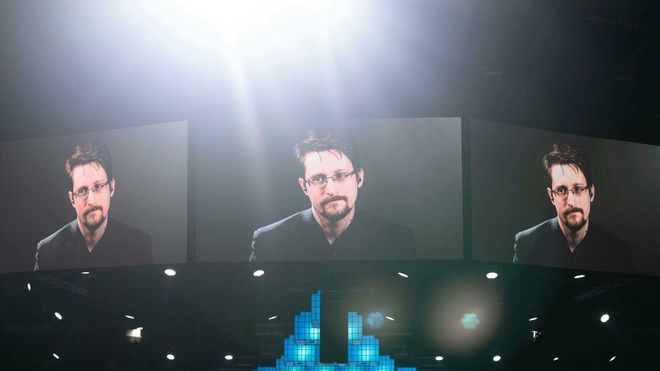 Snowden på videolink fra Moskva. Bildet er fra Websummit 2019 i Lisboa, Portugal.