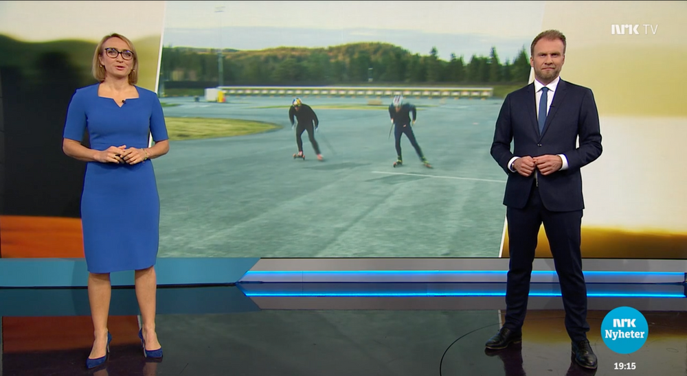 Dagsrevyen-anker Ingerid Stenvold introduserte lørdagens reportasje om Petter Northug og hans familie. Her avbildet sammen med kollega Atle Bjurstrøm.