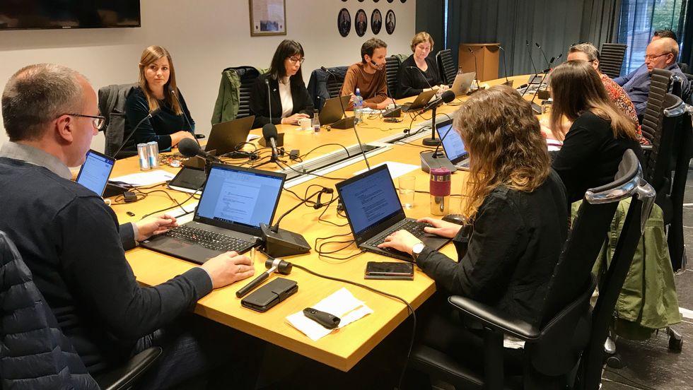 TØFF HAUST: Det blir ein bekmørk budsjetthaust i Sogndal kommune. Millionar skal kuttast, og no må politikarane finna ut kvar dei skal bruka sparekniven.