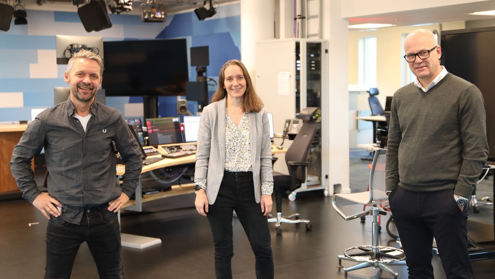 Både distriktsdirektør Marius Lillelien, Heidrun Reisæter og kringkastingssjef Thor Gjermund Eriksen er svært glade for at NRK satser på produktutvikling i Bodø.