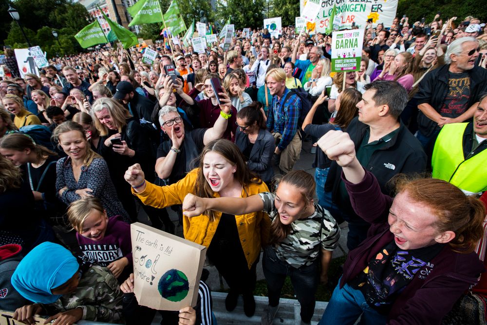 Klimasaken har engasjert i økende grad de siste årene. Her gjennomføres klimabrøl utenfor Stortinget, 30. august 2019.