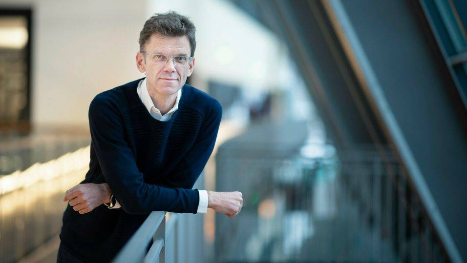 Administrerende direktør Petter-Børre Furberg i Telenor Norge oppfordrer staten til å ta en større andel av kostnadene i bredbåndsprosjekter som ikke er kommersielt lønnsomme.