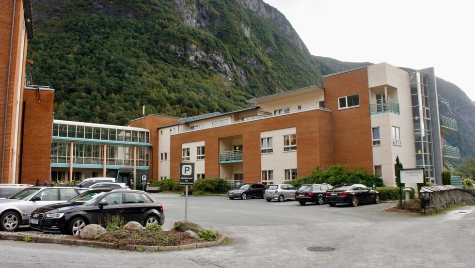 ENDRINGAR: Det er venta at Høyanger kommune må gjere store endringar innan helse og omsorg for å få råd til å drive tenestene på forsvarleg måte fram mot 2040. Biletet syner Høyanger sjukeheim.