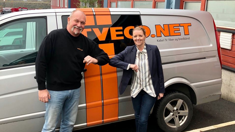 Tveco.net-sjef Werner Eriksen og Viken Fiber-sjef Anne Berit Rørlien blir nå kolleger etter oppkjøpet.