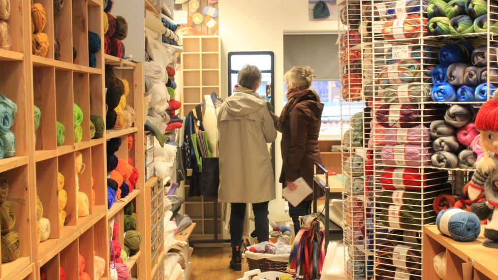 Før nedstenging sist gang på grunn av korona var det mange som hamstra garn for å kunne ha noko å sysla med, no hamstrar folk garn igjen for å ikkje gå tom.