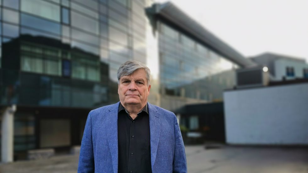 NEDBEMANNE: For andre gong på eit halvt står jobbkvardagen til dei ansette på Quality hotel Sogndal i fare. Jørgen Christian Lindstrøm tar ikkje lett på nedbemanninga.
