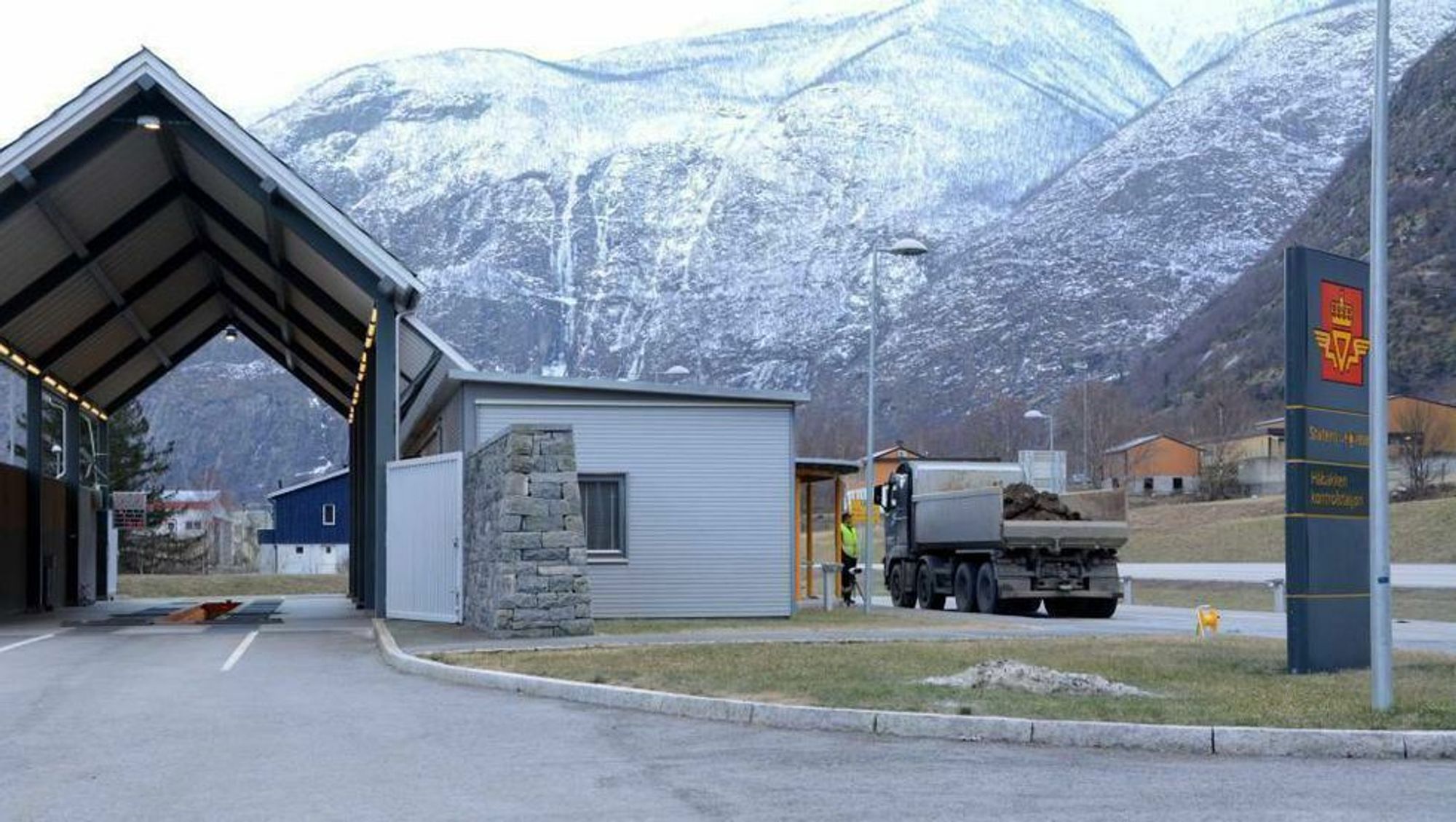 LÆRDAL: Statens vegvesen kontrollerte over 100 tungbilar måndag ettermiddag.
