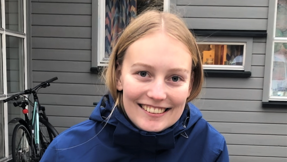 NØGD: Tina Elisabeth Opsahl frå Fedje trivst med å bu i Gulen og vere lærling i Masfjorden.