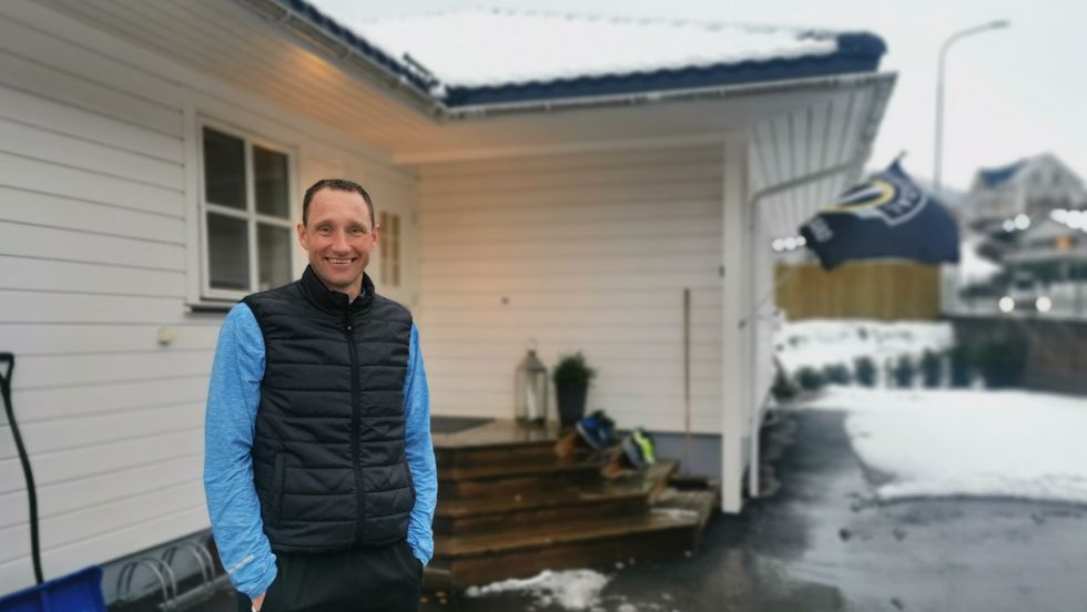 NØGD: Ein smilande Terje Skjeldestad er tilbake etter det overraskande resultatet i Austerrike. Det norske "naudlandslaget" var minuttar frå å stikke av med sigeren.